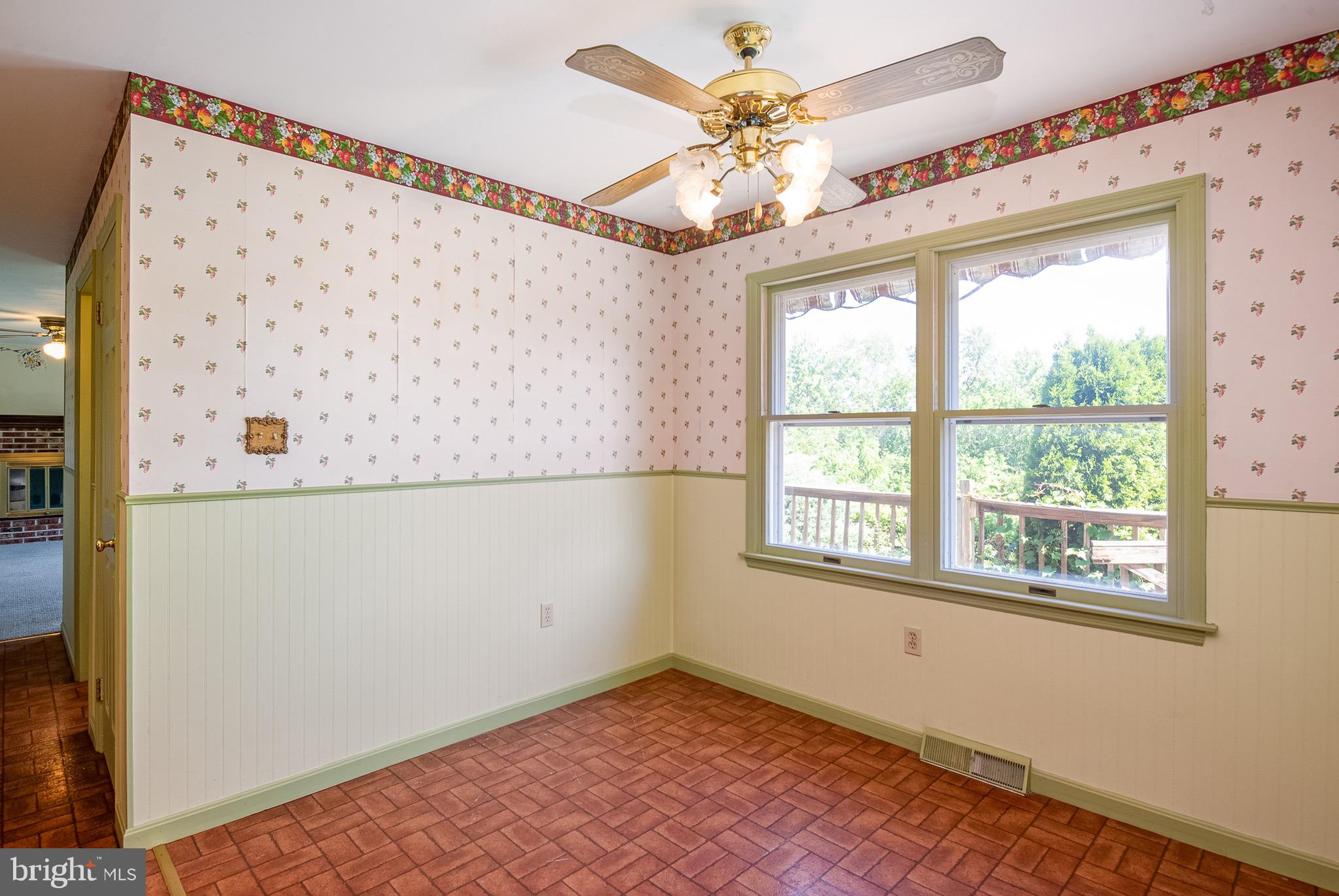 41 Flint Ridge Drive Shillington, PA 19607 - Photo 6 of 39 Kitchen Breakfast Nook