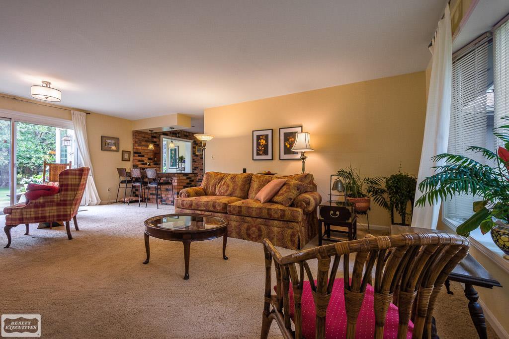 367 Old Perch Road Rochester, MI 48309 - Photo 5 of 42 31328152-4.JPG