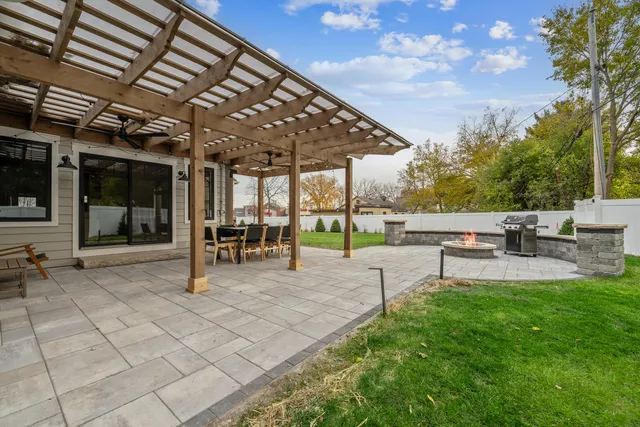 $795,000 | 3134 East Drive, Lyons, WI 53147