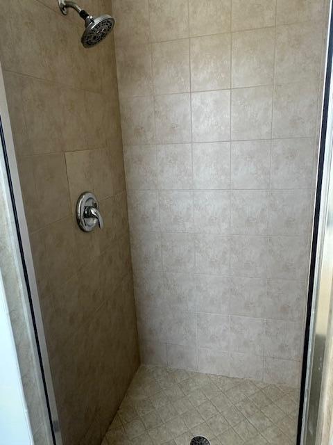 2502 North Dixie Highway, Unit 49 Lake Worth, FL 33460 - Photo 8 of 12 a bathroom with a shower