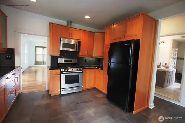 $3,750 | 2651 Northwest 87th Street, Seattle, WA 98117