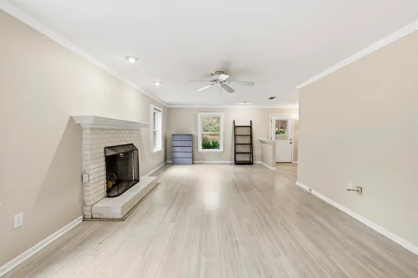 $2,400 | 7585 Skipper Lane, Tallahassee, FL 32317