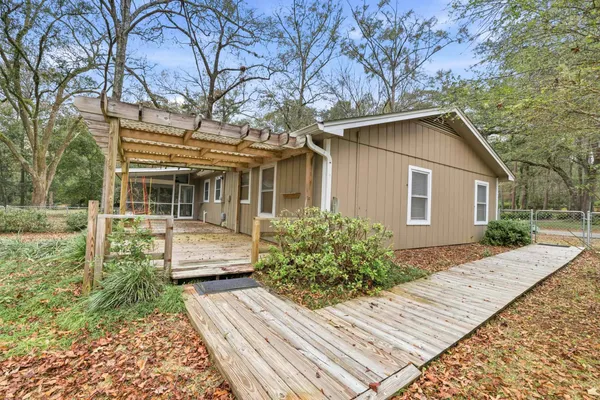 $2,400 | 7585 Skipper Lane, Tallahassee, FL 32317