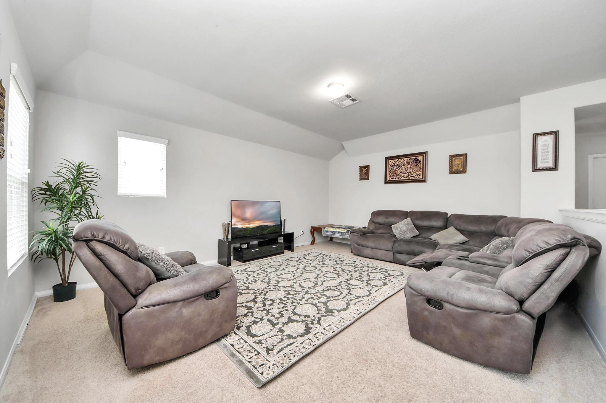 2643 Ridgeback Drive Rosenberg, TX 77471 - Photo 30 of 46 a living room with furniture lamp and a potted plant