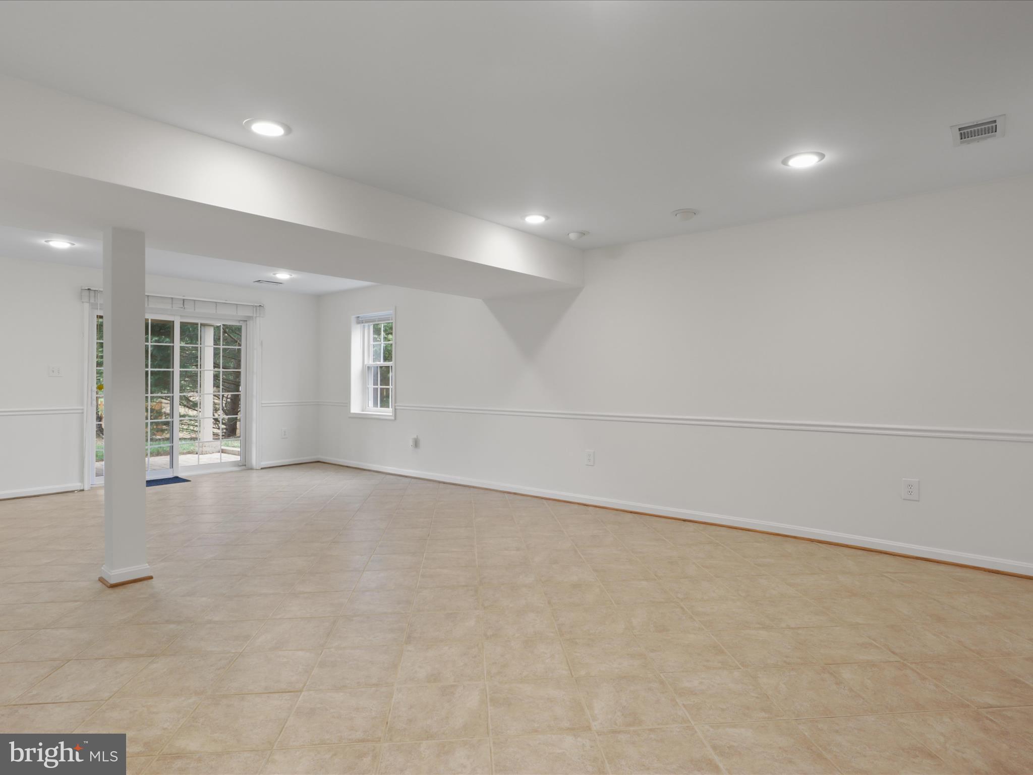 332 Silver Ridge Drive Sterling, VA 20164 - Photo 38 of 53 an empty room with windows