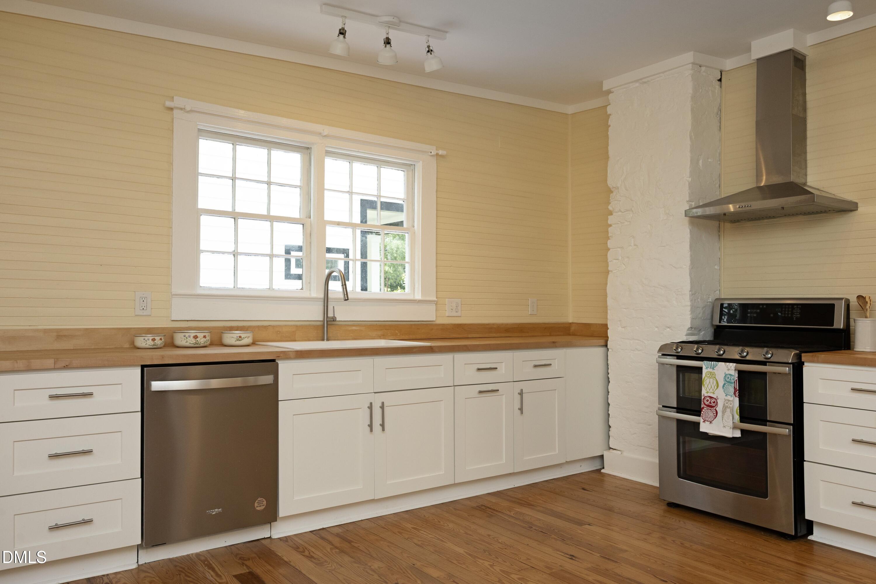 1702 East Main Street Durham, NC 27703 - Photo 10 of 29 Stainless steel appliances
