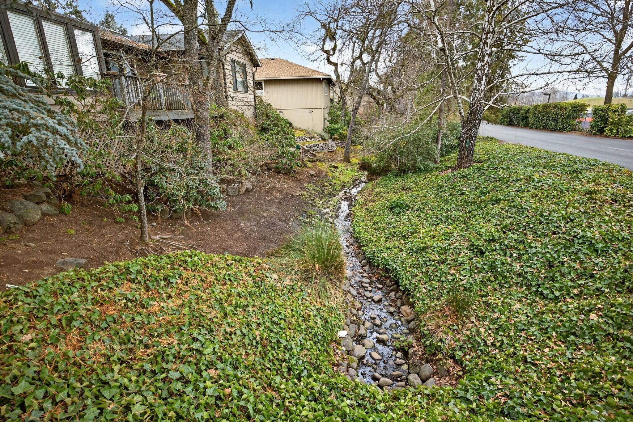 2585 Freedom Way Medford, OR 97504 - Photo 8 of 66