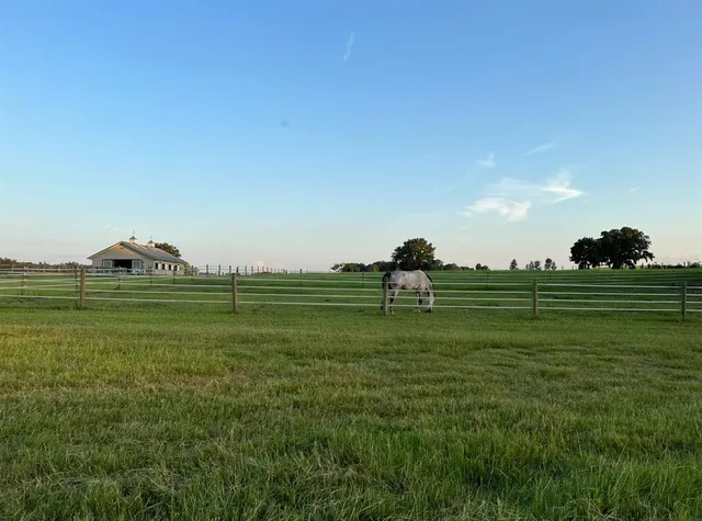 $3,000 | 1500 Southwest 210th Avenue, Unit BARN, Dunnellon, FL 34431