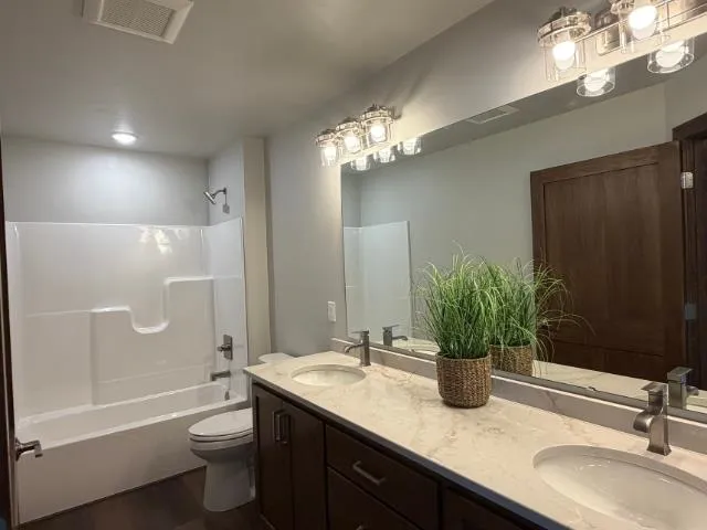 $439,000 | 1921 Lone Grove Avenue, Green Bay, WI 54303