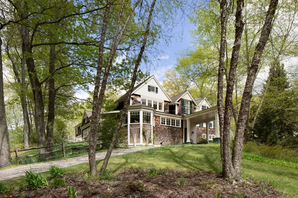a view of a yard in front of house