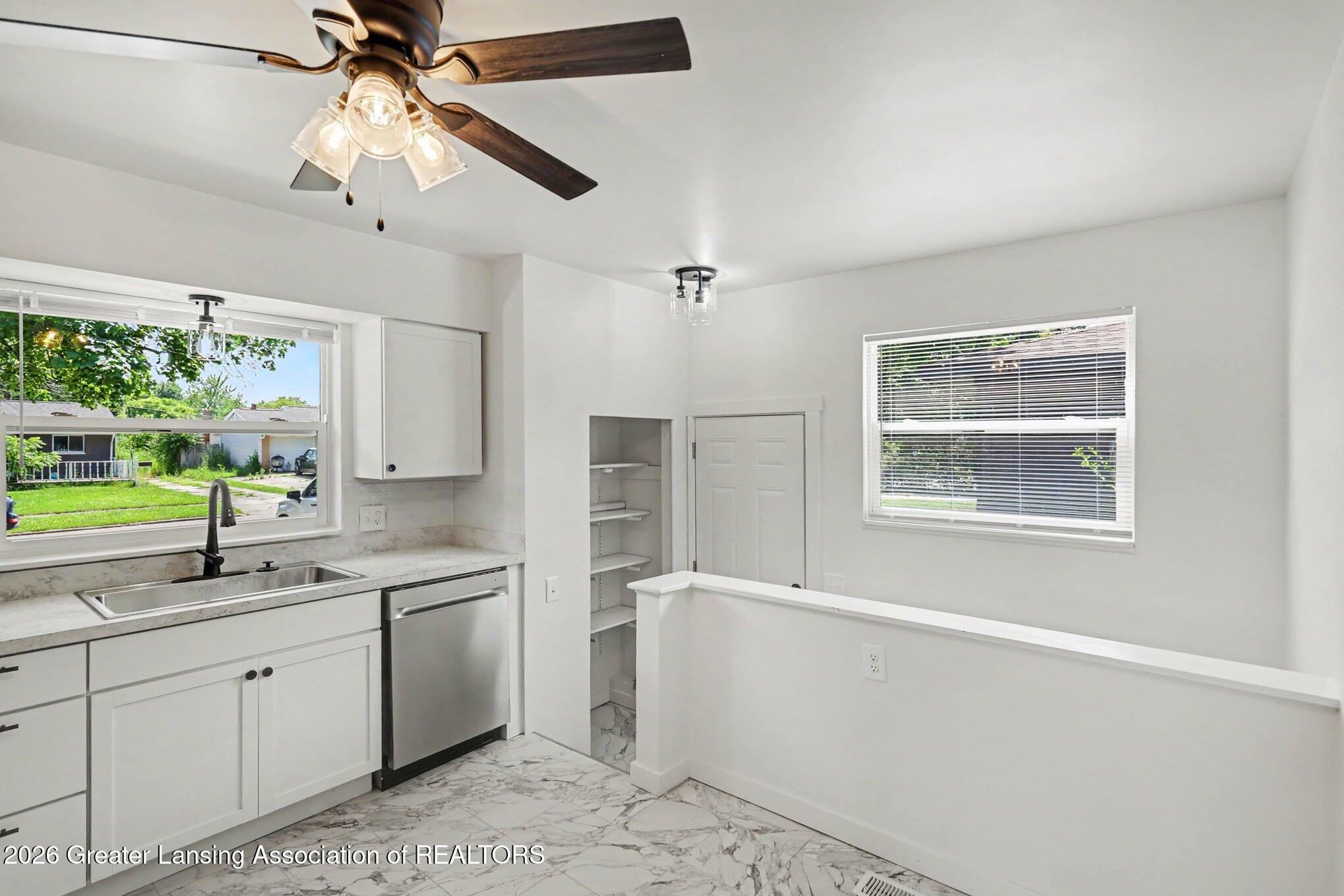 3224 Reo Road Lansing, MI 48911 - Photo 8 of 26 007_file_9433