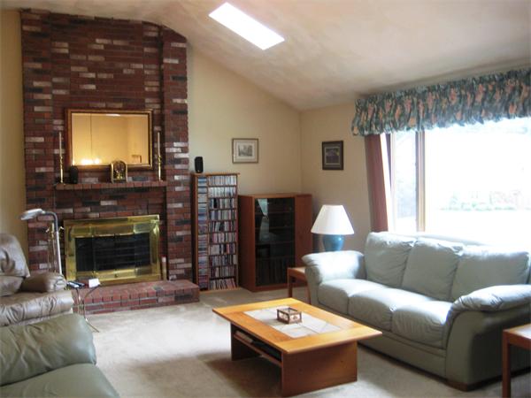 111 Hollytree Road Stoughton, MA 02072 - Photo 2 of 15 Gallery Image 2