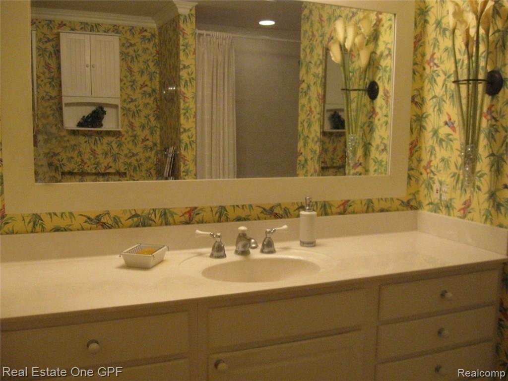 99 Muir Road Grosse Pointe, MI 48236 - Photo 18 of 37 18 IMG_2759.JPG