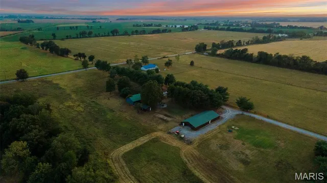 $524,000 | 1369 County Highway, Benton, MO 63736