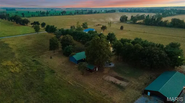 $524,000 | 1369 County Highway, Benton, MO 63736