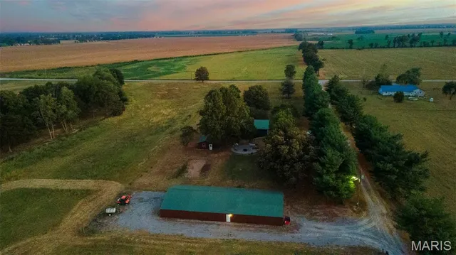 $524,000 | 1369 County Highway, Benton, MO 63736
