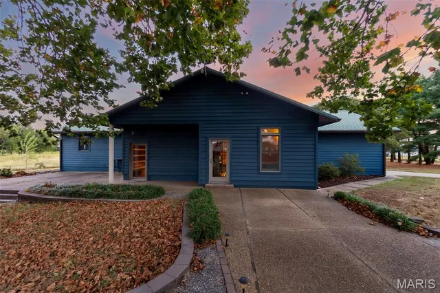 $524,000 | 1369 County Highway, Benton, MO 63736