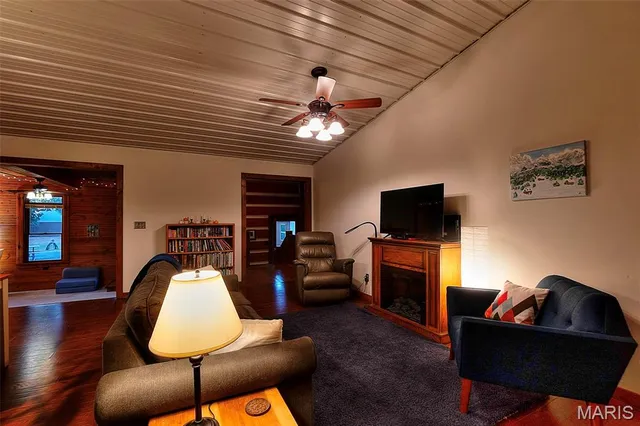 $524,000 | 1369 County Highway, Benton, MO 63736