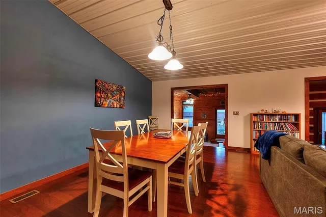 $524,000 | 1369 County Highway, Benton, MO 63736