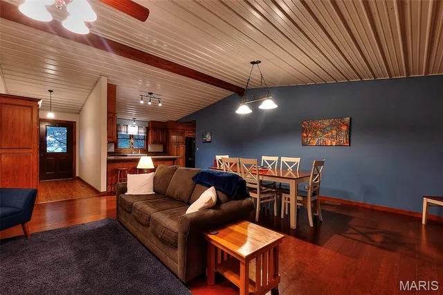 $524,000 | 1369 County Highway, Benton, MO 63736