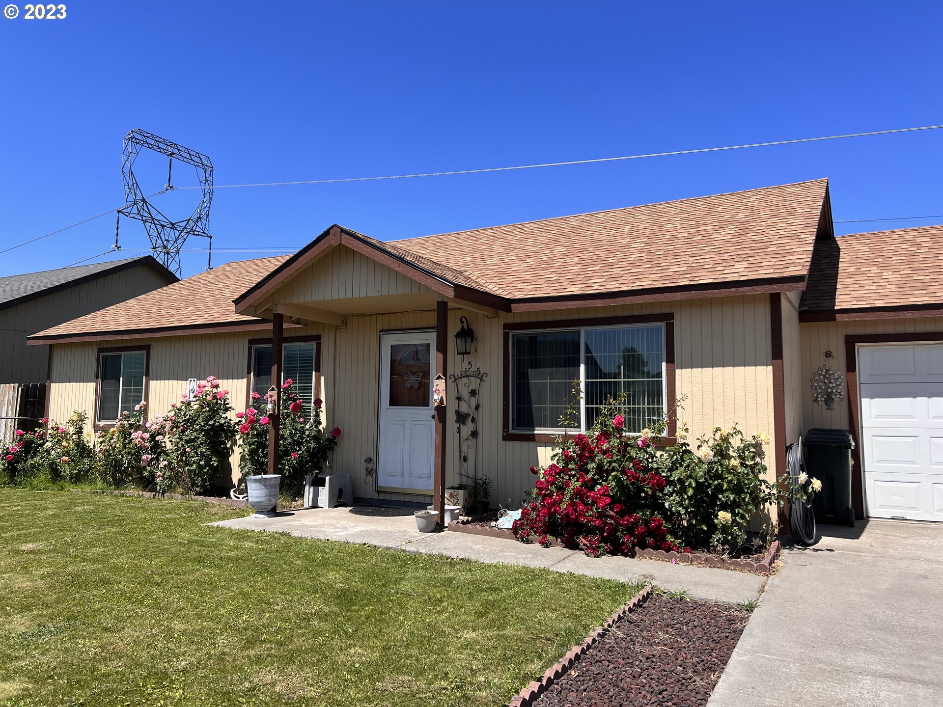 155 Pine Tree Avenue Umatilla, OR 97882 - Photo 2 of 15 a front view of a house with a yard