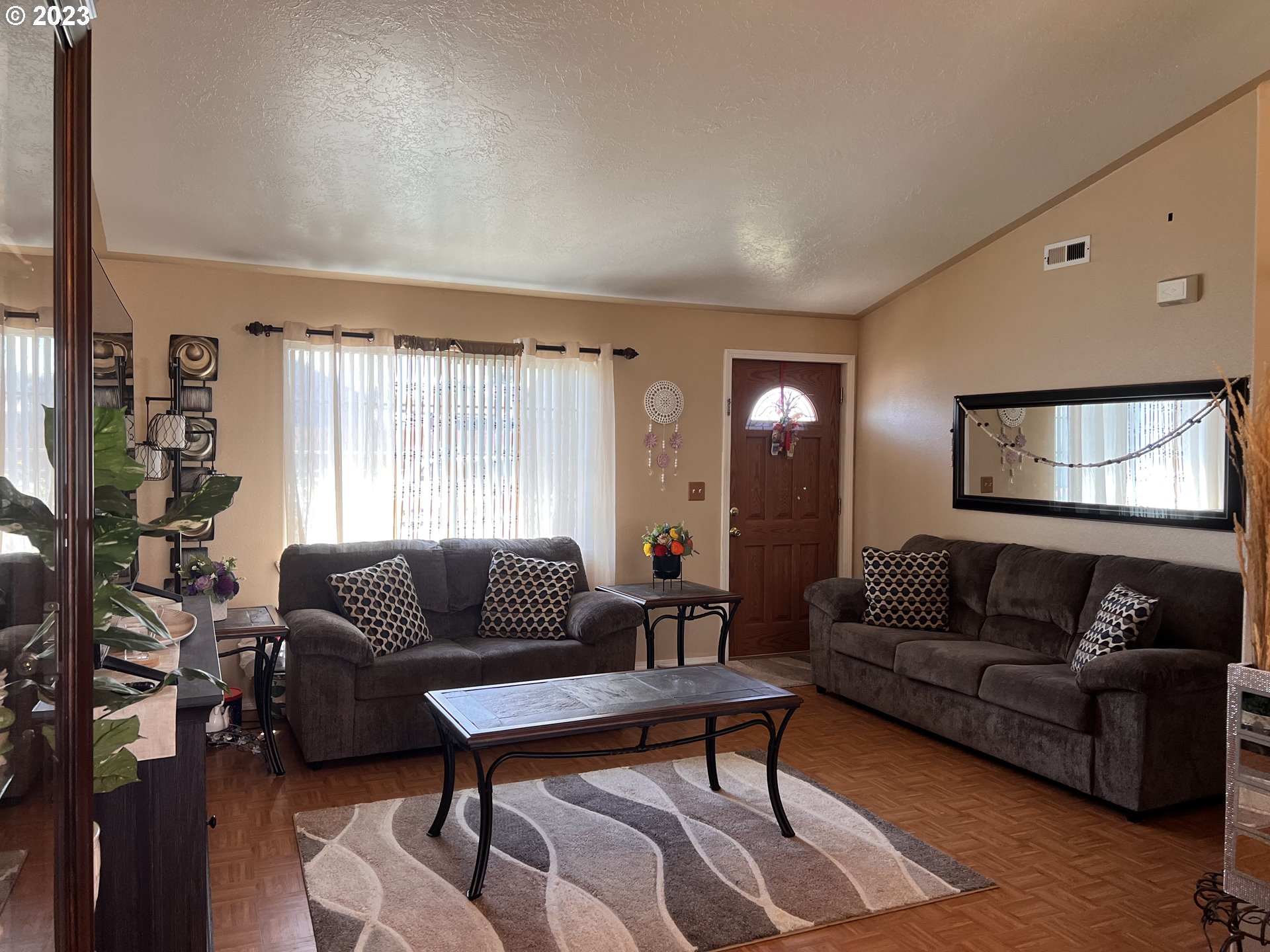 155 Pine Tree Avenue Umatilla, OR 97882 - Photo 3 of 15 a living room with furniture and a potted plant