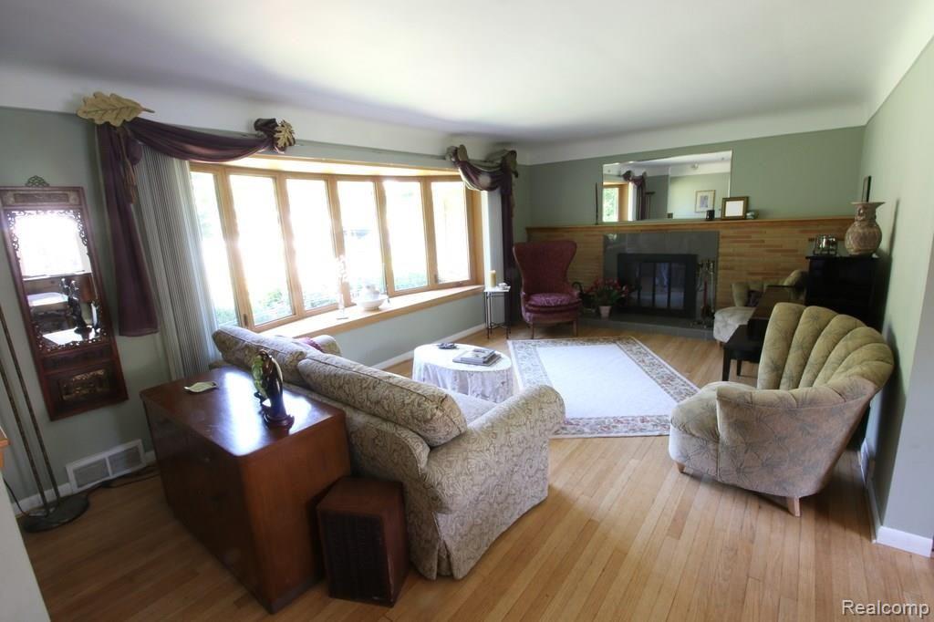 26432 Springland Street Farmington, MI 48334 - Photo 4 of 34