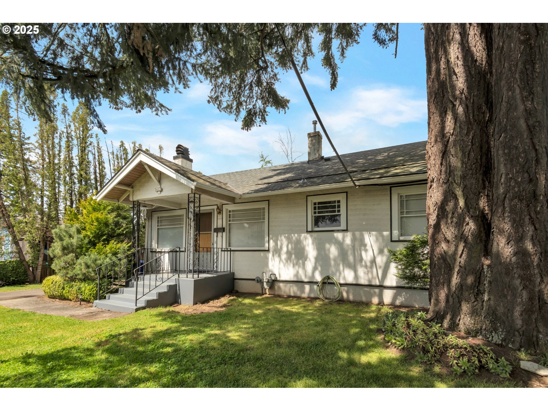 5617 Southeast Rural Street Portland, OR 97206 - Photo 2 of 27 Gallery Image 2