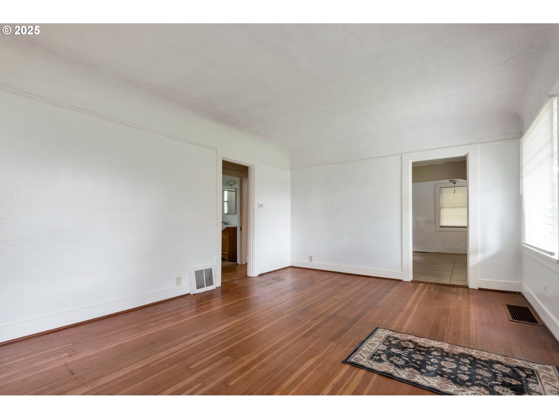 5617 Southeast Rural Street Portland, OR 97206 - Photo 6 of 27 Gallery Image 6