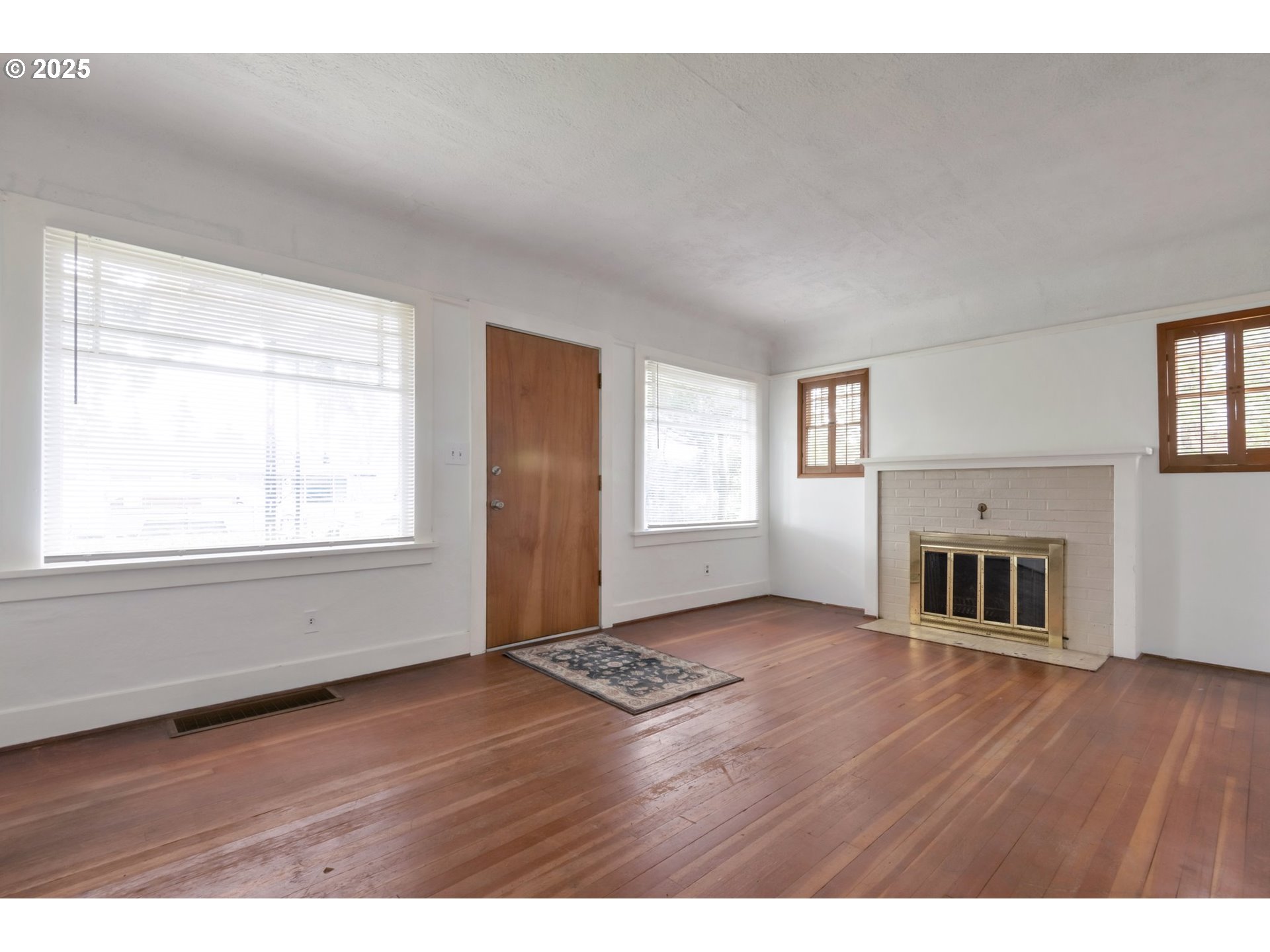 5617 Southeast Rural Street Portland, OR 97206 - Photo 7 of 27 Gallery Image 7