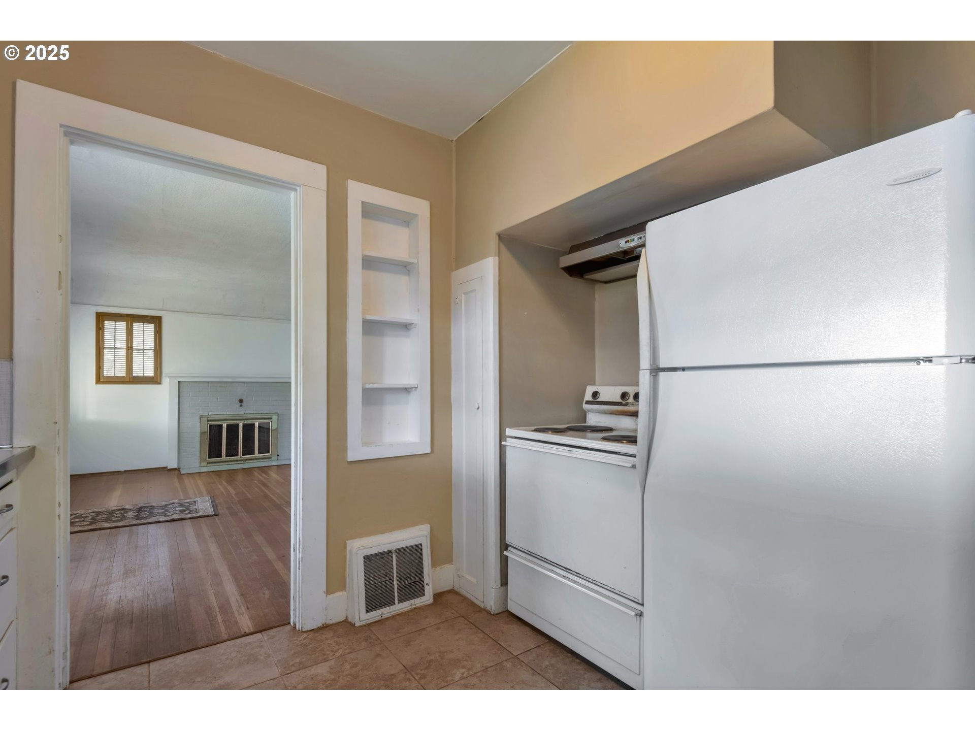 5617 Southeast Rural Street Portland, OR 97206 - Photo 8 of 27 Gallery Image 8