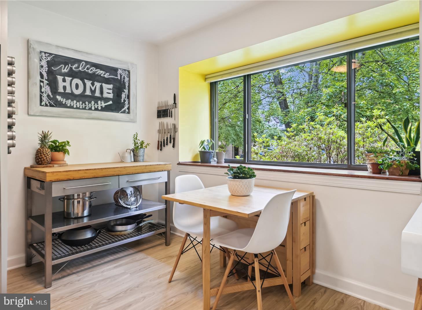 1551 Scandia Circle Reston, VA 20190 - Photo 10 of 41 Eat-In Kitchen with Huge Picture Window