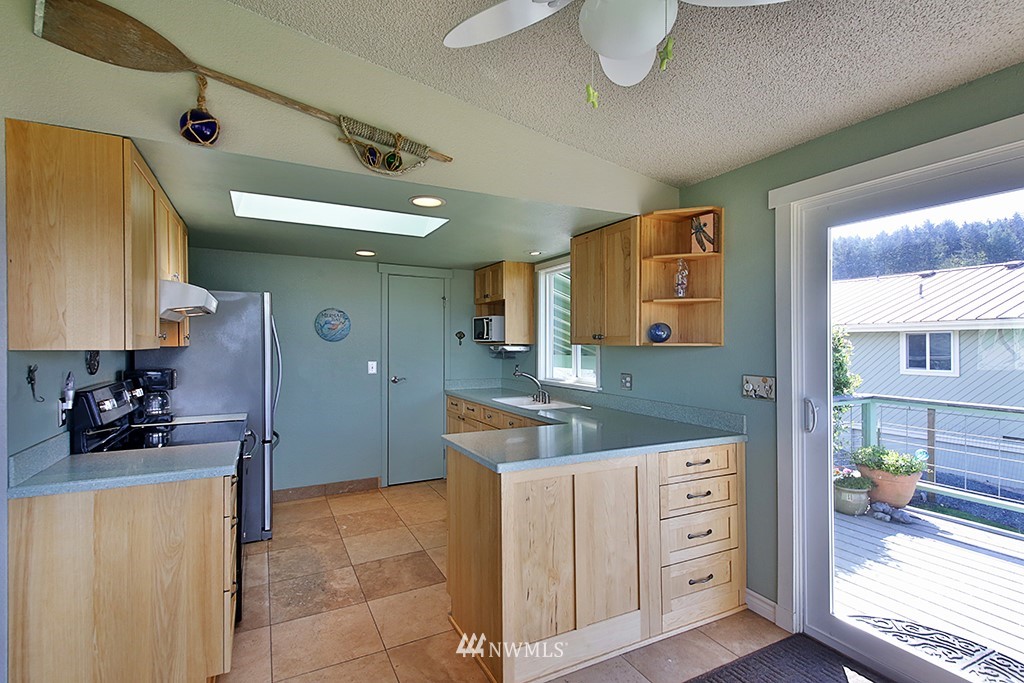 6166 Cherry Tree Court Clinton, WA 98236 - Photo 6 of 24 Gallery Image 6