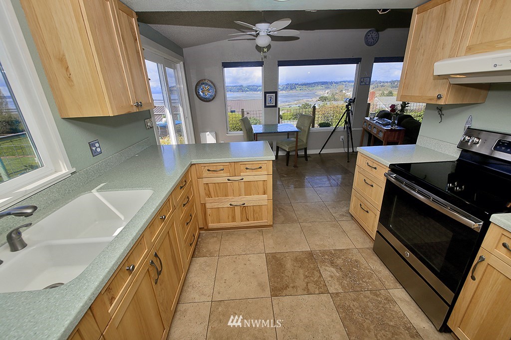 6166 Cherry Tree Court Clinton, WA 98236 - Photo 7 of 24 Gallery Image 7