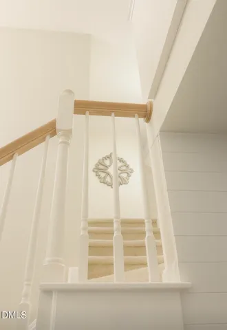 a view of entryway with fan