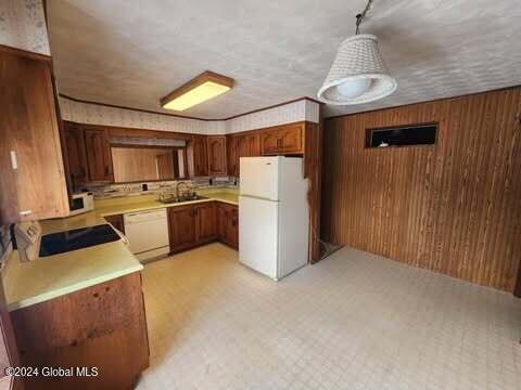 138 Hughes Road Amsterdam, NY 12010 - Photo 24 of 41 kitchen 13