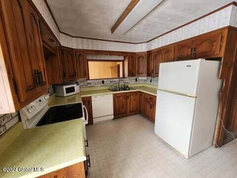 138 Hughes Road Amsterdam, NY 12010 - Photo 25 of 41 kitchn 5