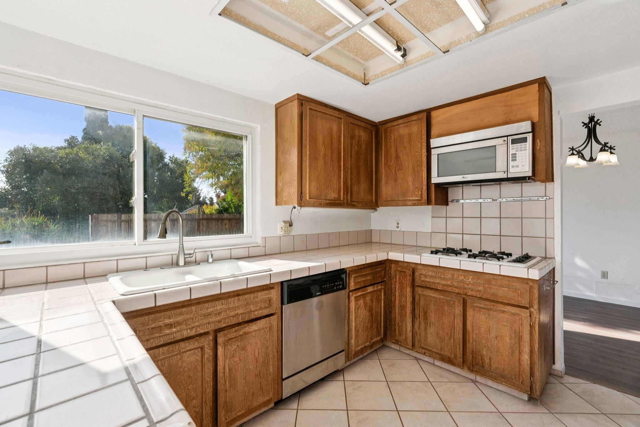 1204 Stirling Drive Rodeo, CA 94572 - Photo 9 of 40