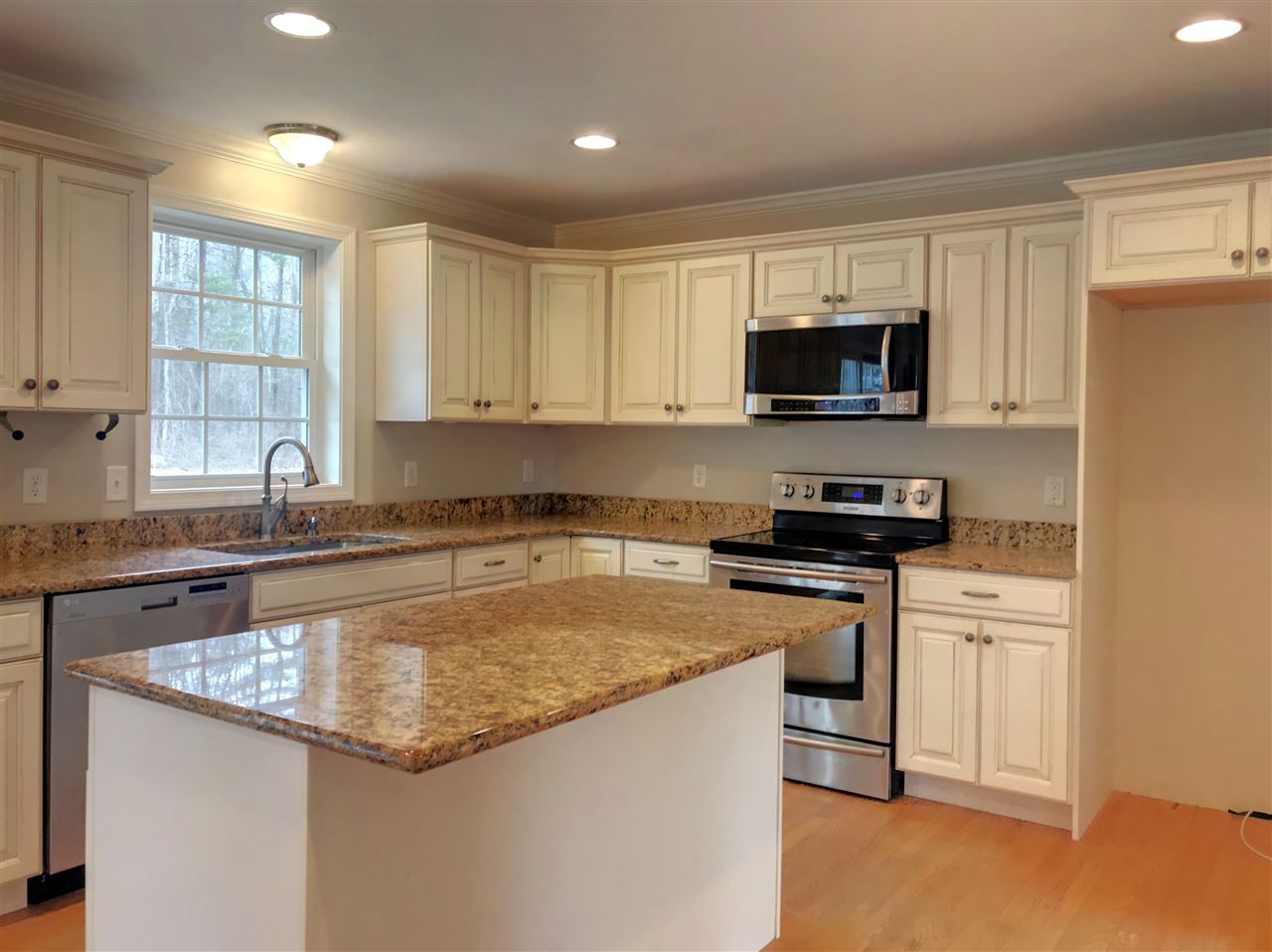 8 Depot Road Hampstead, NH 03841 - Photo 4 of 32