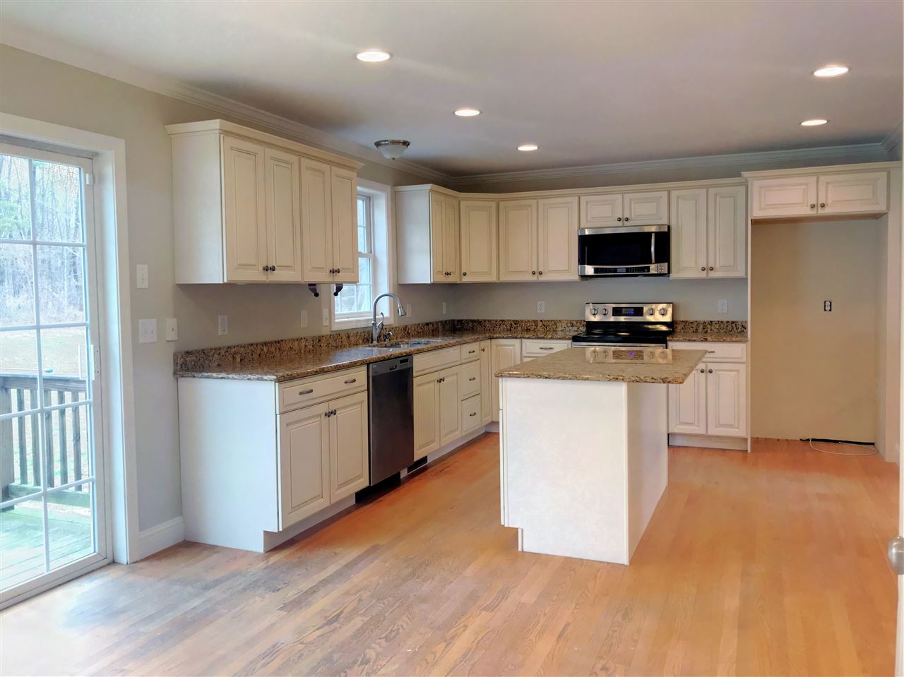 8 Depot Road Hampstead, NH 03841 - Photo 6 of 32