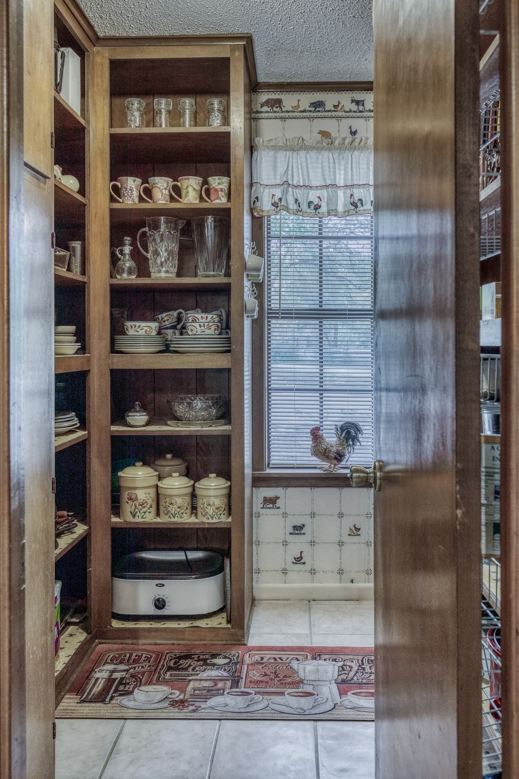 10639 Palestine Road Brenham, TX 77833 - Photo 12 of 42 a room with wine cabinets