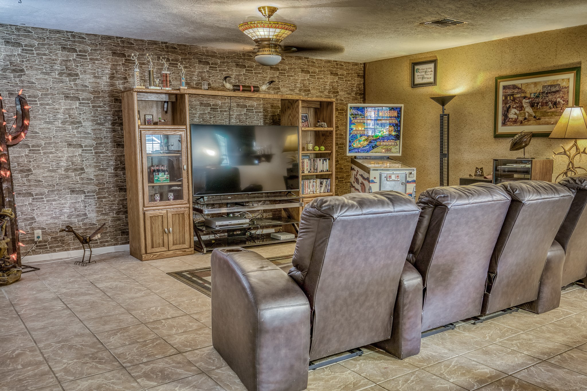 10639 Palestine Road Brenham, TX 77833 - Photo 18 of 42 a living room with furniture and a flat screen tv