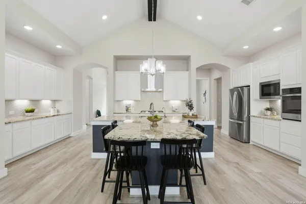 $715,000 | 169 Storm Way, Castroville, TX 78009