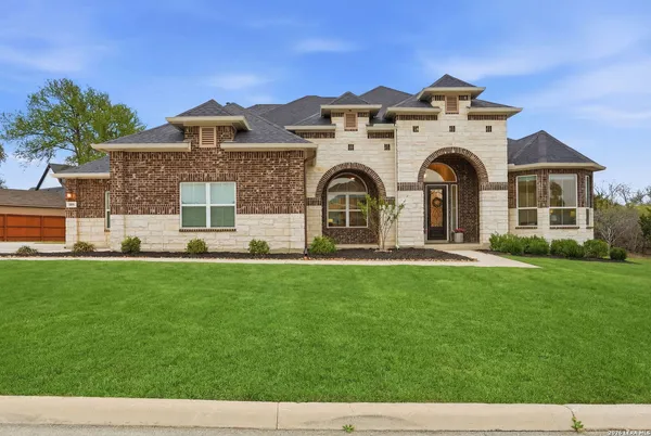 $715,000 | 169 Storm Way, Castroville, TX 78009