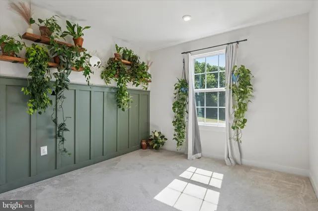 a view of livingroom with furniture