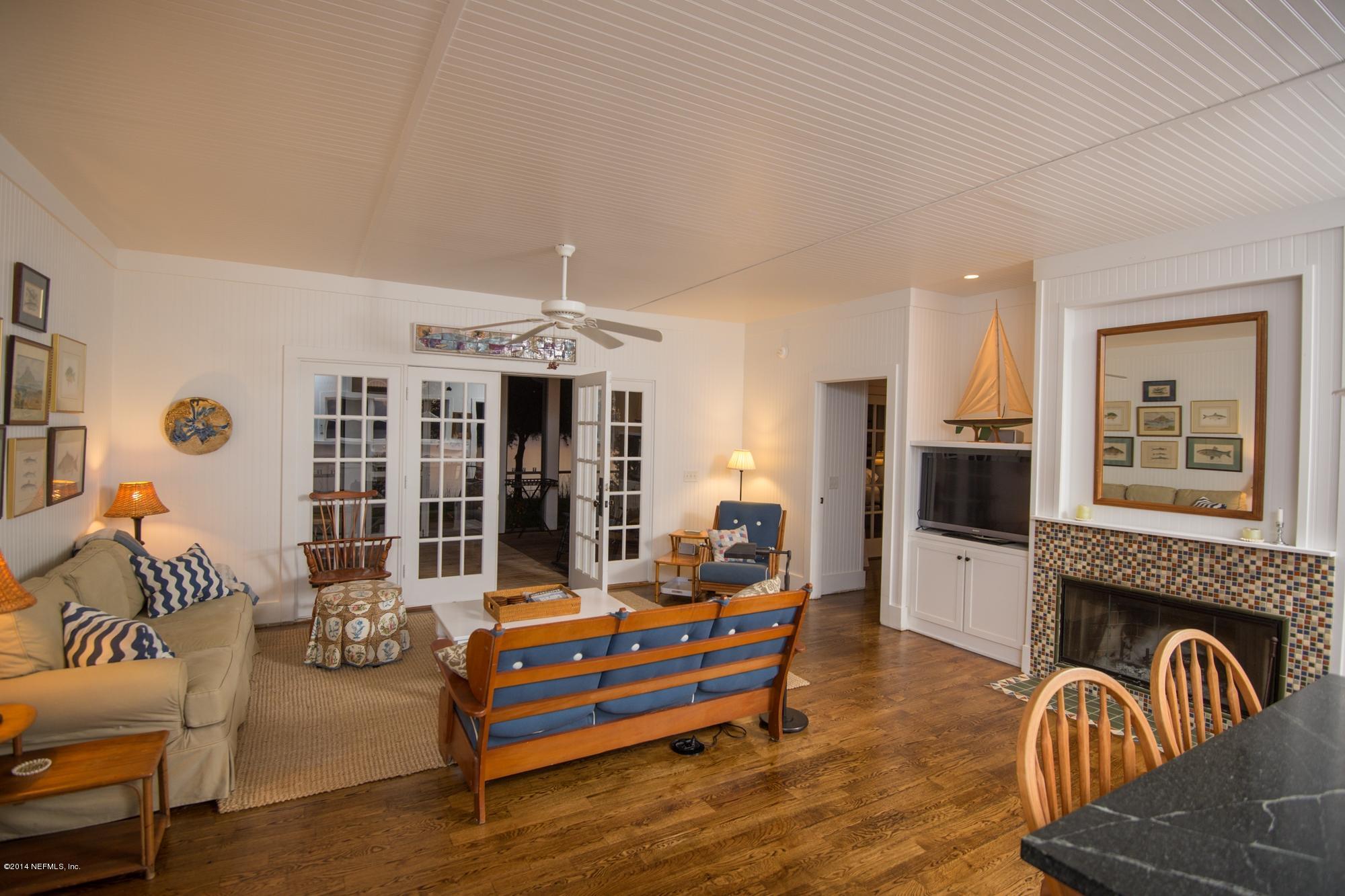413 West River Road Palatka, FL 32177 - Photo 14 of 69 Living room