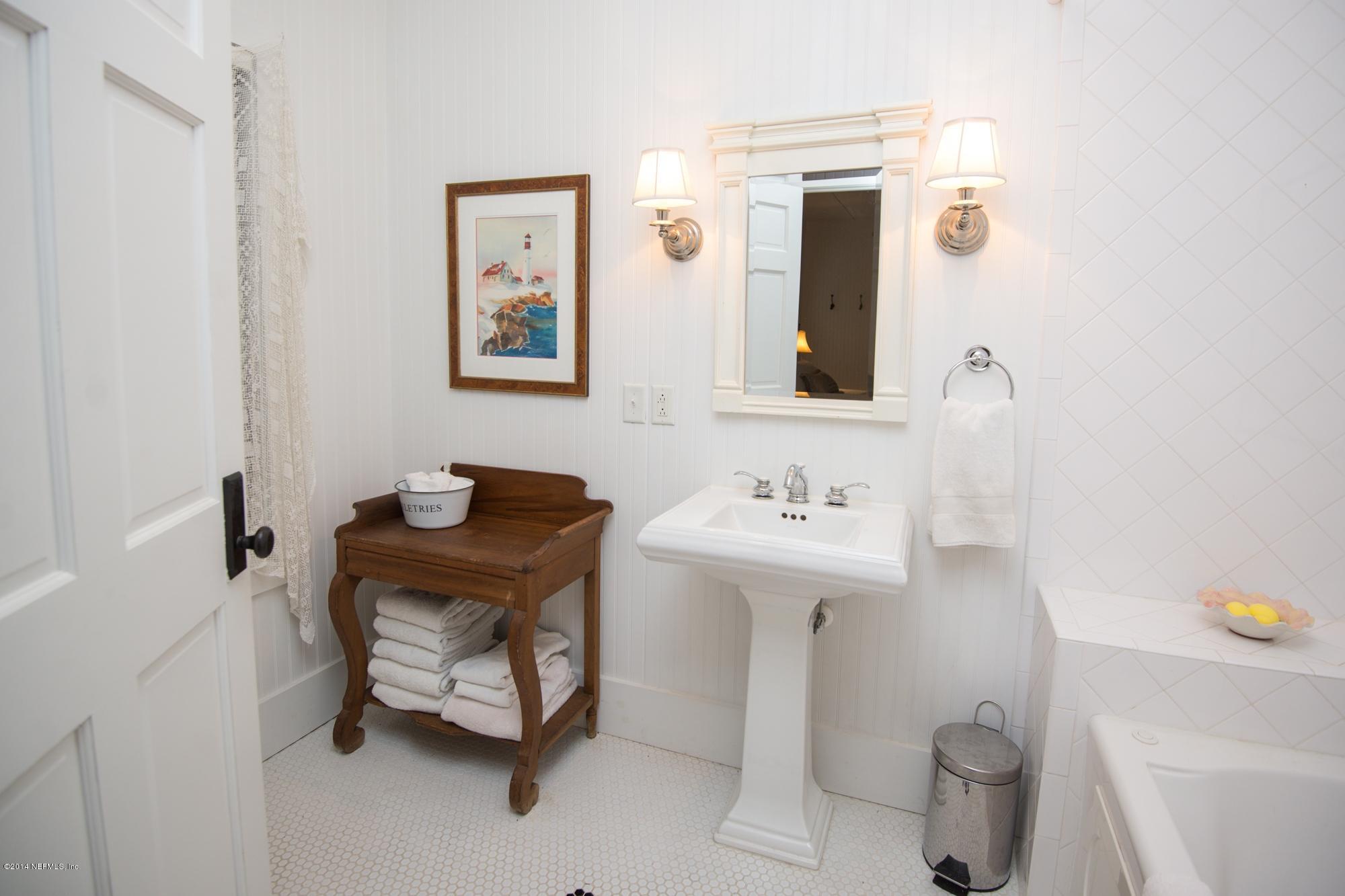 413 West River Road Palatka, FL 32177 - Photo 23 of 69 Master Bath First floor