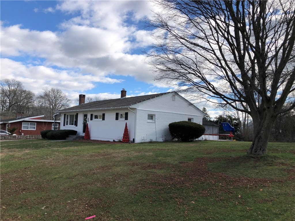 121 Cross Street Westerly, RI 02891 - Photo 3 of 16 Gallery Image 3