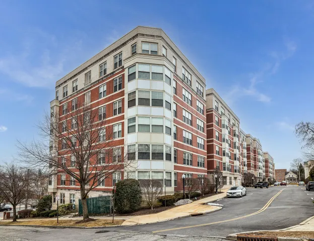 $2,700 | 300 Mamaroneck Avenue, Unit 417, White Plains, NY 10605
