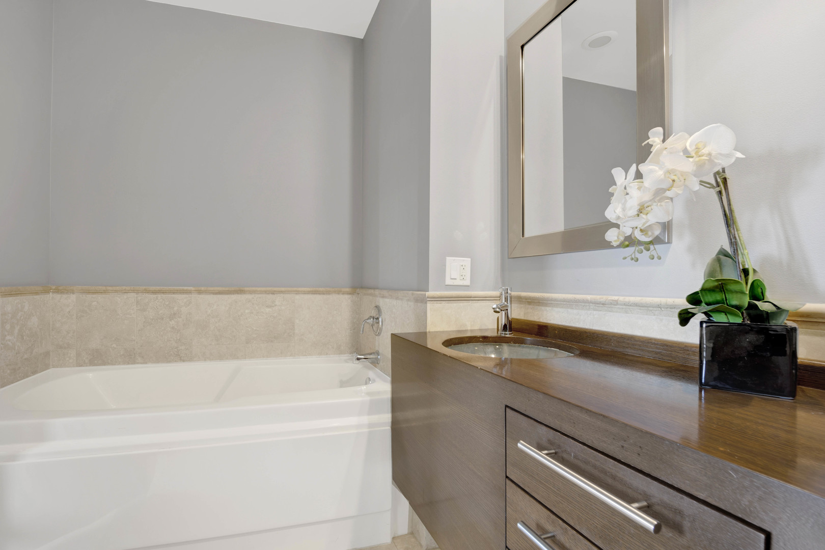 1069 West 14th Place, Unit 323 Chicago, IL 60608 - Photo 19 of 43 a bathroom with a bathtub and a sink